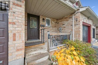 480 Flannery Dr in Fergus, ON - Building Photo - Building Photo