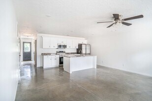 526 Gadsden Rd NW in Jacksonville, AL - Building Photo