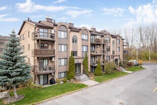 4420 Des Cageux Ch in Laval, QC - Building Photo