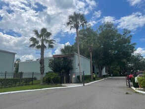 2812 Somerset Park Dr in Tampa, FL - Building Photo - Building Photo
