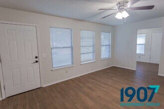 913 SE 15th St in Moore, OK - Building Photo - Building Photo