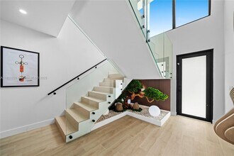 550 NW 42nd St in Miami, FL - Building Photo - Building Photo