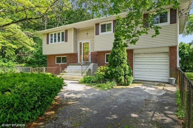 property at 472 Essex St