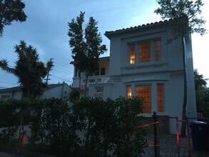 1133 S La Peer Dr, Unit 2 in Los Angeles, CA - Building Photo - Building Photo