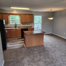 305 NE Kingwood in Waukee, IA - Building Photo - Building Photo