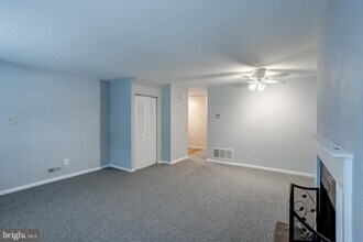 1002 Huntingdon Mews, Unit 1002 in Clementon, NJ - Foto de edificio - Building Photo
