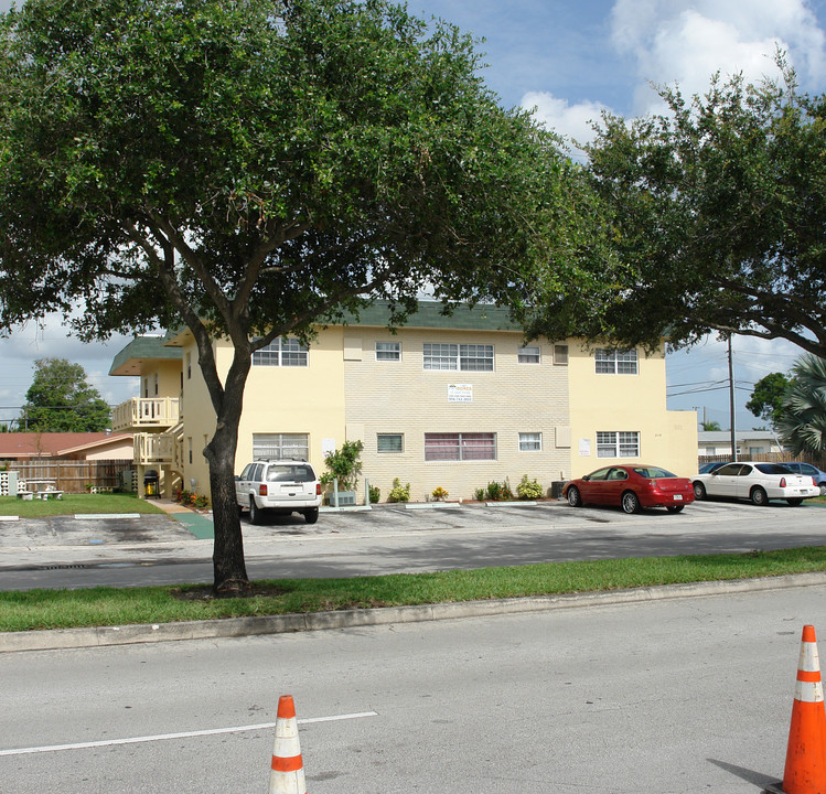 Sunrise Garden Apartments in Sunrise, FL - Building Photo