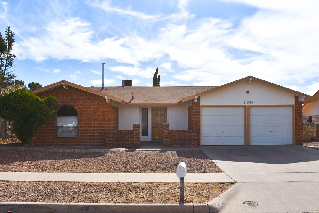 11234 Red Hawk Ln in El Paso, TX - Building Photo