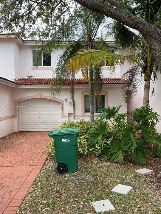 7613 Tamarac Island Cir in Tamarac, FL - Building Photo