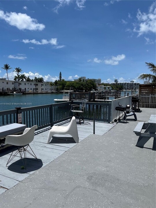 8415 Crespi Blvd in Miami Beach, FL - Building Photo