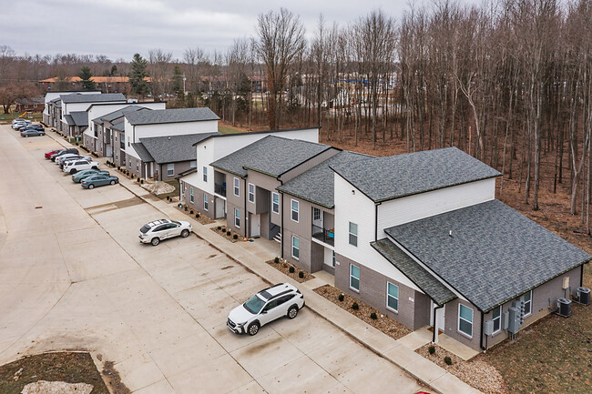 504 Courtyard Ln in Amelia, OH - Foto de edificio - Building Photo