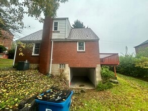 151 Collins Dr in Pittsburgh, PA - Building Photo - Building Photo