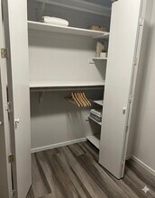 216 Ellingson Dr, Unit D in Pacific, WA - Building Photo - Building Photo