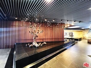 3785 Wilshire Blvd in Los Angeles, CA - Foto de edificio - Building Photo