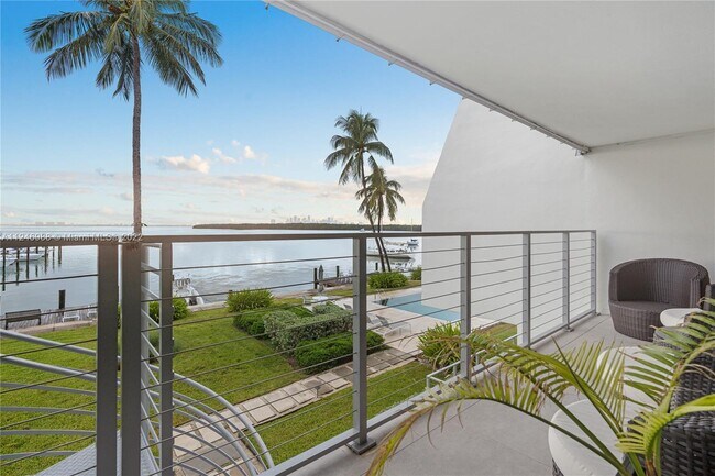 166 Harbor Dr-Unit -13C in Key Biscayne, FL - Building Photo - Building Photo