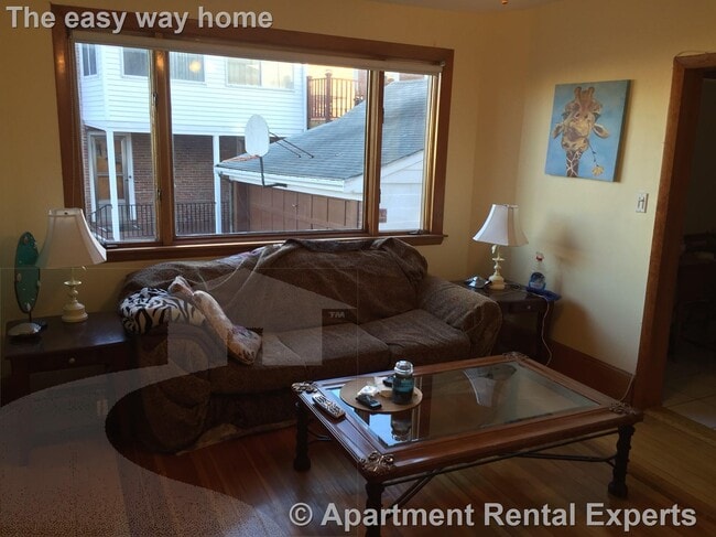 10 Windsor Rd, Unit #1 in Medford, MA - Building Photo - Building Photo