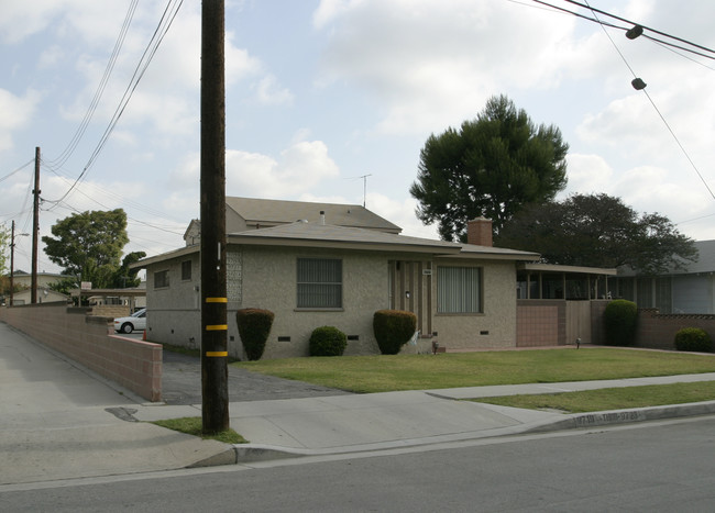 9719-9723 Beach St in Bellflower, CA - Building Photo - Building Photo