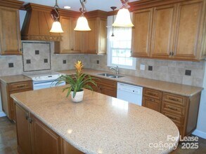 1330 E Barden Rd in Charlotte, NC - Building Photo - Building Photo