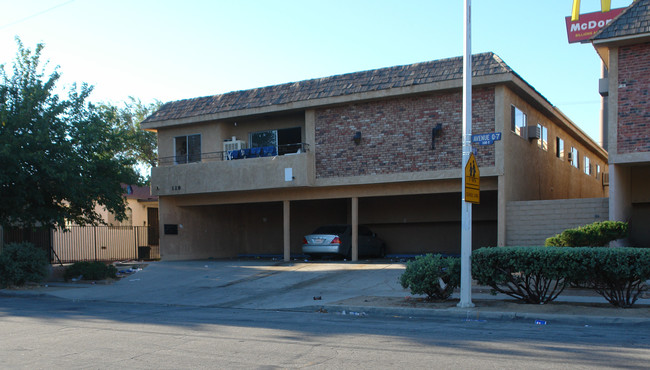 120 W Avenue S in Palmdale, CA - Foto de edificio - Building Photo