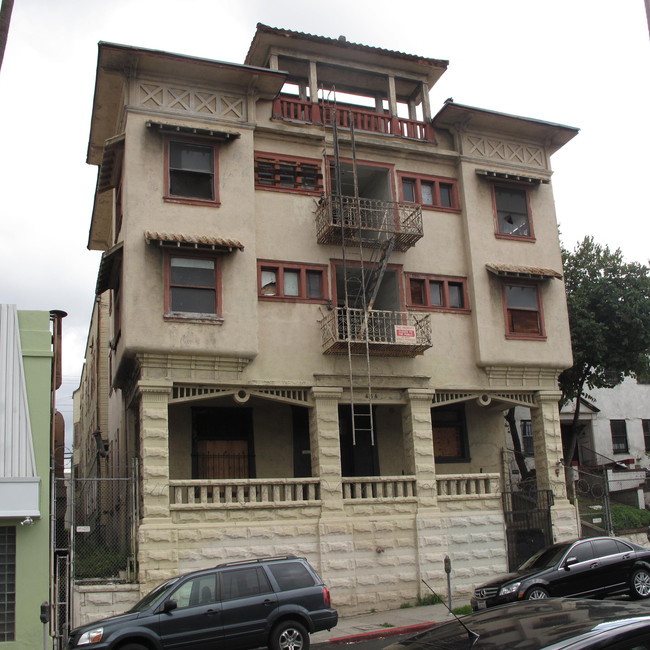 666 S Bonnie Brae St in Los Angeles, CA - Foto de edificio - Building Photo