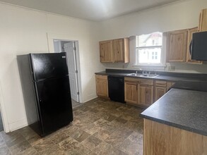 852 Elmwood Ave in Oshkosh, WI - Foto de edificio - Building Photo