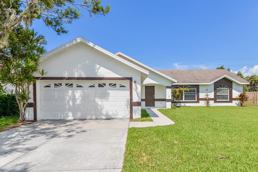 6806 67th St Cir E in Palmetto, FL - Building Photo