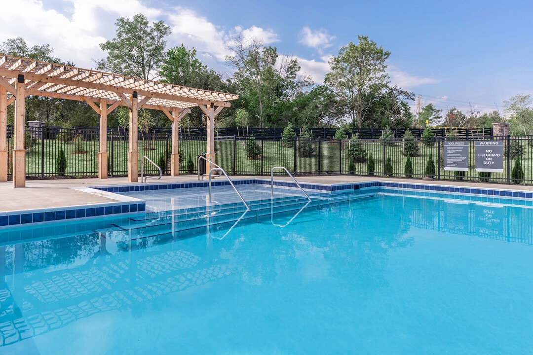 Retreat At Scioto Creek in Columbus, OH - Building Photo