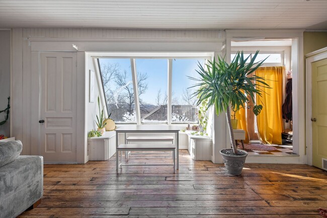 223 Bates Ave in St. Paul, MN - Building Photo - Building Photo