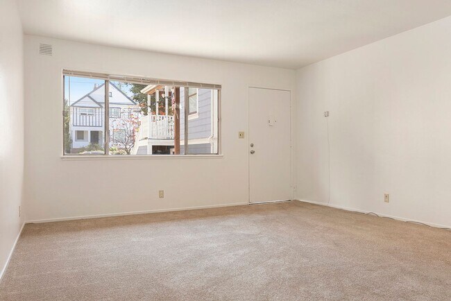 1833 Clinton Ave in Alameda, CA - Building Photo - Building Photo