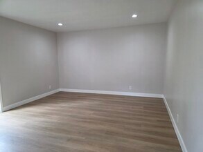 14747 Woodruff Ave, Unit 14747 in Bellflower, CA - Building Photo - Building Photo