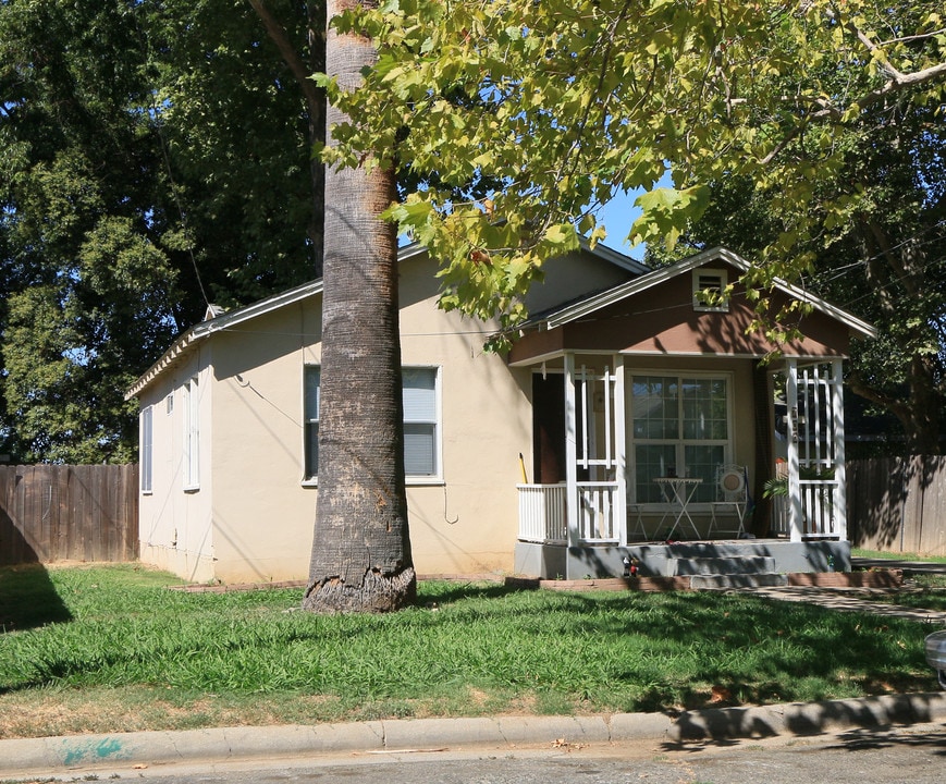 700 Kiley Ave in Yuba City, CA - Foto de edificio