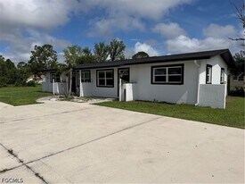 703 Joel Blvd in Lehigh Acres, FL - Building Photo