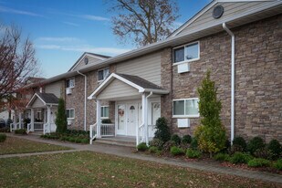 Fairfield Park At Babylon Village in Babylon, NY - Building Photo