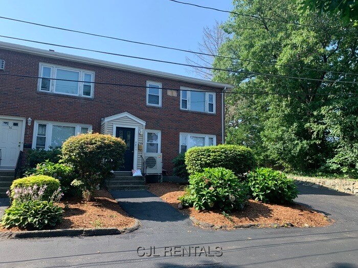 50 Edge Hill Rd in Waltham, MA - Building Photo