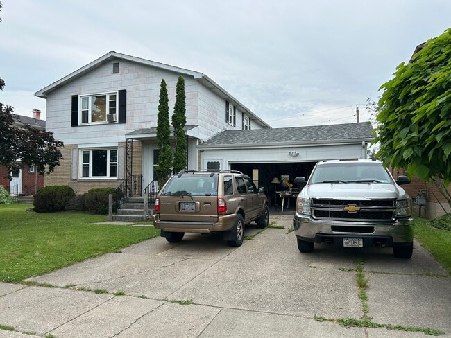 87 Jeffrey Dr, Unit Lower