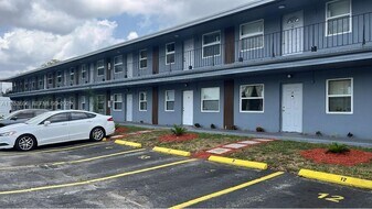 6051 Arthur St in Hollywood, FL - Building Photo