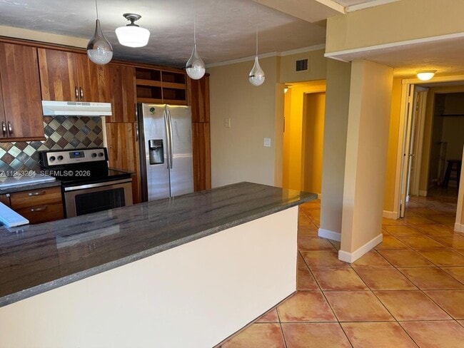 1900 Diana Dr, Unit 3C in Hallandale Beach, FL - Foto de edificio - Building Photo