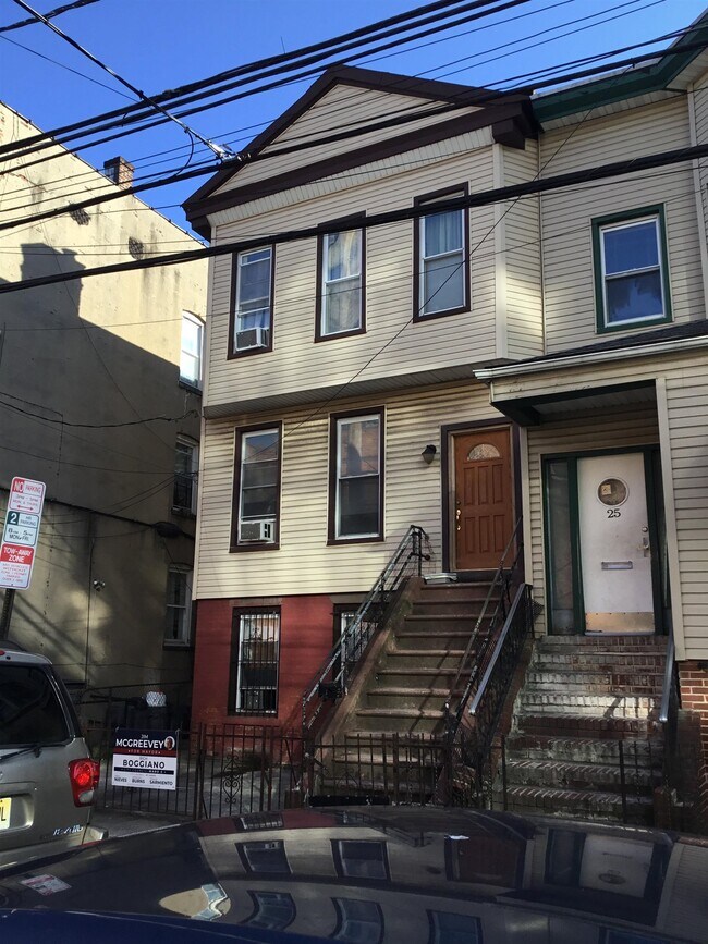 23 Vroom St in Jersey City, NJ - Building Photo - Building Photo
