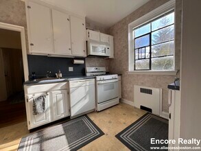 93 Longwood Ave, Unit #2 in Brookline, MA - Building Photo - Building Photo