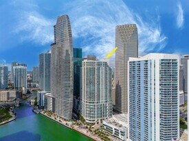 300 S BISCAYNE, Unit 2304 in Miami, FL - Building Photo