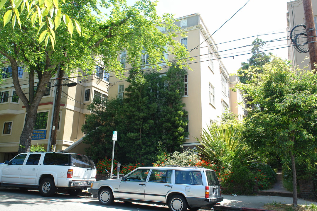 Toyon Court in Berkeley, CA - Building Photo