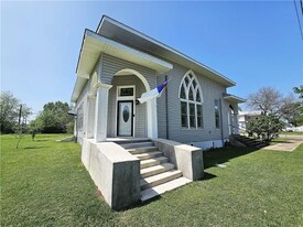 1100 S Tyler St in Thornton, TX - Building Photo