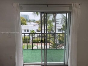 1605 Meridian Ave in Miami Beach, FL - Building Photo - Building Photo