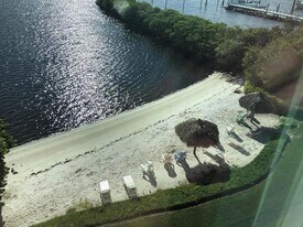 600 Scotia Dr, Unit 104 in Hypoluxo, FL - Building Photo