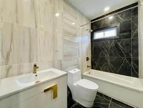 77 Vroom St, Unit 2 in Jersey City, NJ - Building Photo - Building Photo