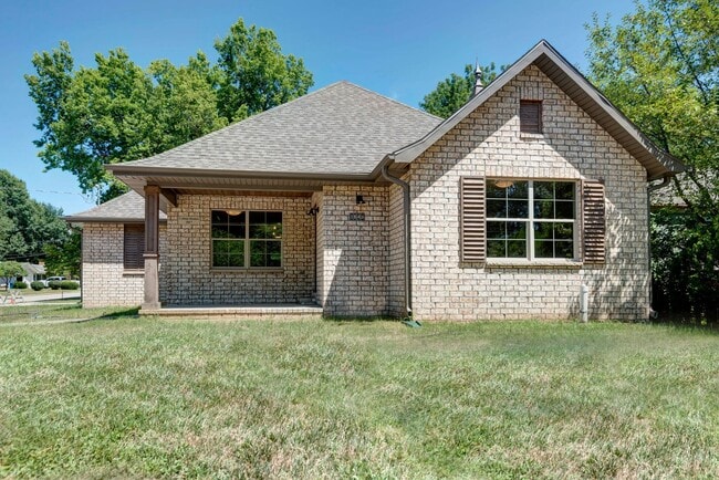1648 S Jefferson Ave in Springfield, MO - Building Photo - Building Photo