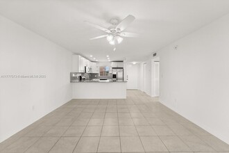 7745 SW 86th St in Miami, FL - Foto de edificio - Building Photo