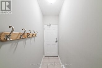 2420 Baronwood Dr in Oakville, ON - Building Photo - Building Photo