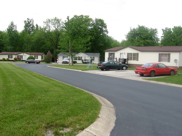 Foreclosed Mobile Home Park in La Fontaine, IN - Foto de edificio