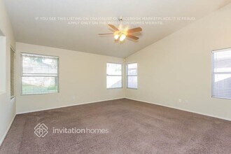 8228 W Harmony Ln in Peoria, AZ - Foto de edificio - Building Photo